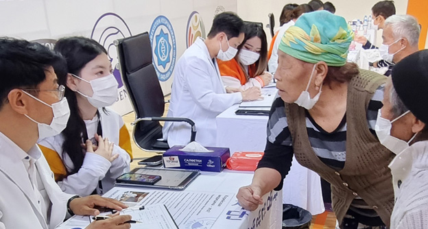 자생한방병원, 우즈베키스탄 찾아 고려인 대상 해외 의료봉사 - 자생의료재단